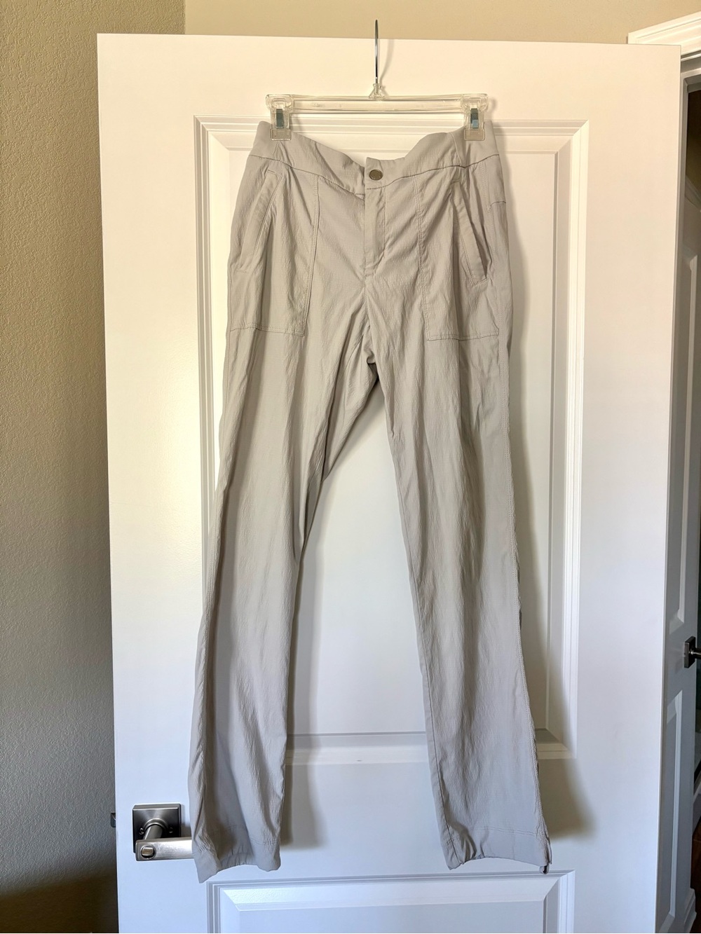 Athleta Trekkie Hike Pants Size 6 Birch Grey Ripstop Hiking Straight Leg